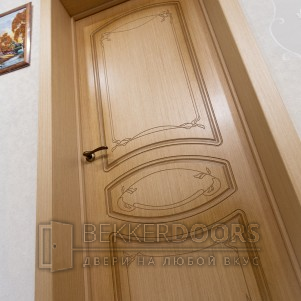Дверь ВЕРСАЛЬ 13ДГ1 в цвете св. дуб